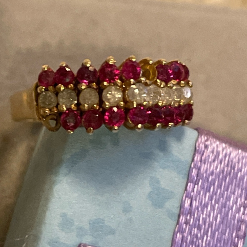 14K Yellow Solid Gold
Diamond & Ruby Pyramid
Vintage Ring